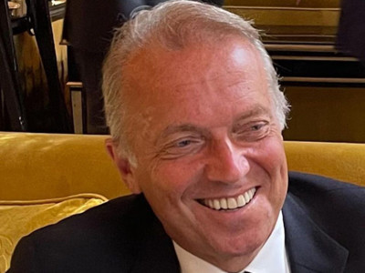 Cem Uzan’dan romantik paylaşım: Kadınım