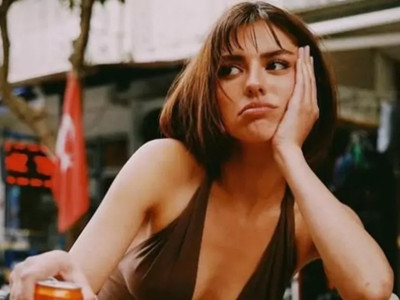 Aslıhan Malbora ve Çağatay Ulusoy dudak dudağa sosyal medyayı salladı