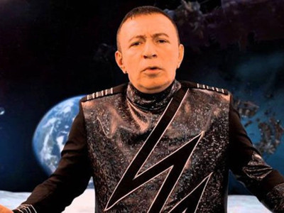 Dinleyicinin sözü Mustafa Topaloğlu’nu kızdırdı, sahneyi terk etti