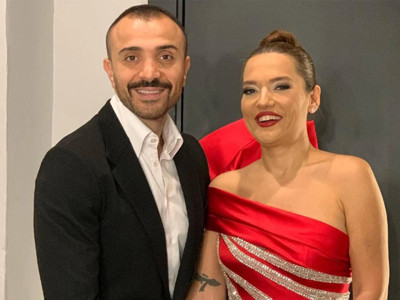 Okan Kurt kaslarını gösterdi, Demet Akalın fena patladı