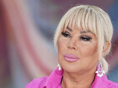 Safiye Soyman’ın yeni görünümü ortaya çıktı: Yüzünü gerdirip gıdığını aldırdı!