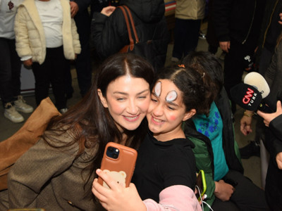 Eşref Rüya ve Teşkilat dizilerinin yıldızları tedavi gören çocuklara moral verdi