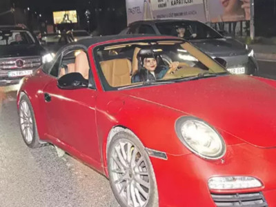 Kızılcık Şerbeti'nin Nilay'ı Feyza Civelek 9 Milyonluk lüks aracıyla Etiler'de hava attı