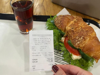 Sabiha Gökçen Havalimanında çay ve simite 735 lira ödeyen masum tüketici