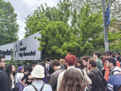 Bilgi Üniversitesi öğrencileri nöbette: Bu kararı tanımıyoruz!