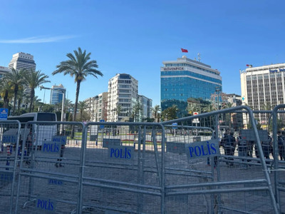Özgür Özel'in İzmir mitingine valilik yasağı: Meydan kapatıldı, TOMA'lar getirildi