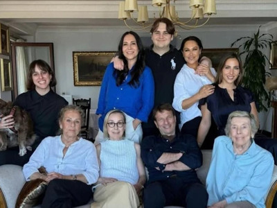 Kaya Çilingiroğlu, Hülya Avşar ve Feraye Tanyolaç bayram yemeğinde bir araya geldi