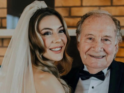 Oyuncu Ege Kökenli'den zengin koca"ithamına tepki: Dedem yazmışım neden okumuyorsun