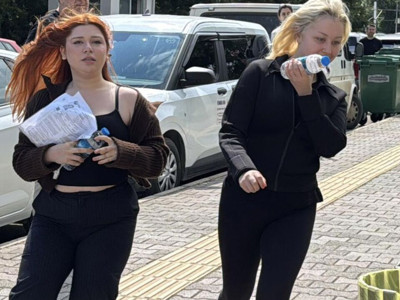 Sınava genç kalan 2 kız öğrencinin yıkıldığı anlar