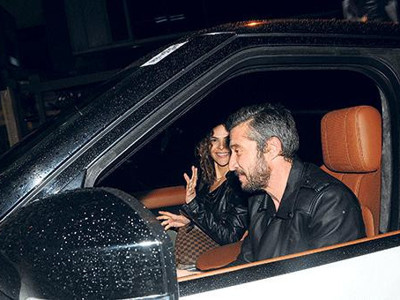İhaneti uçakta öğrendi!