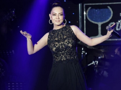 Ebru Gündeş söyledi Başbakan’ın oğlu Erkam Yıldırım dinledi