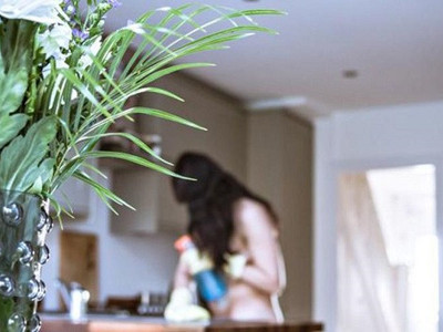 Çırılçıplak temizlik yapıyor saatte 360 TL kazanıyor