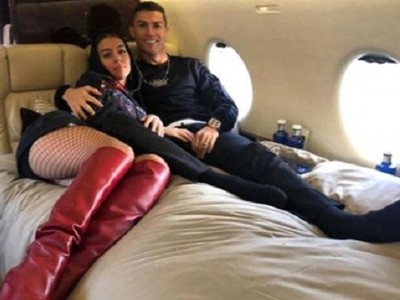 Cristiano Ronaldo'dan aşk paylaşımları