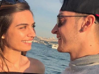 Mesut Özil Amine Gülşe için Arsenal'den ayrılacak