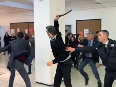 Ankara Üniversitesi'nde özel güvenlik görevlileri öğrencilere coplarla saldırdı!