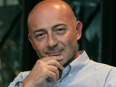 Otelini satan Ferit Şahenk Yunanistan'da liman alıyor