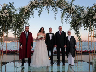 Erdoğan Mesut Özil ve Amine Gülşe’nin nikah şahidi oldu