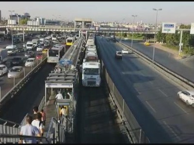 Şüpheli Metrobüs arızalarında bugün: Yine kuyruk yine çile