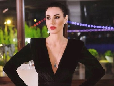 Defne Samyeli: Abuk Subuk İnsanlarla Adımı Andılar
