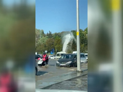 İSKİ'nin Su Borusu Patladı: Yollar Su Altında Kaldı