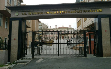 İstanbul Üniversitesi mezuniyet programında toplu dua