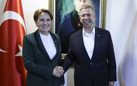 Meral Akşener Mansur Yavaş'ın Aday Olması  İçin İmza Topluyor mu ?