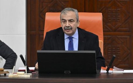 Sırrı Süreyya Önder korkuttu: apar topar hastaneye kaldırıldı
