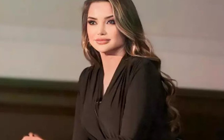 Esra Ezmeci evinin kapılarını ilk kez açtı! Yatak odasındaki o detaya kimse anlam veremedi