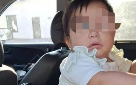 Annesi silahlı saldırıda öldürülen 9 aylık bebek yolda emeklerken bulundu
