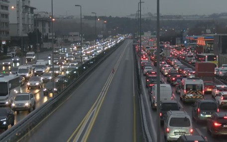 İstanbul'da trafik yoğunluğu yüzde 90'a ulaştı!