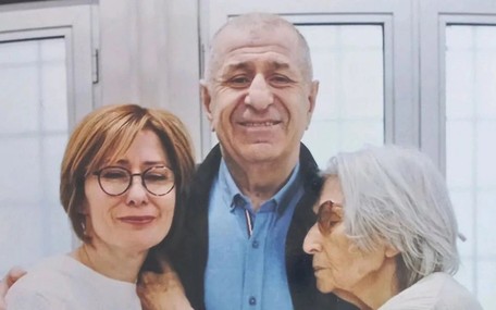 Ümit Özdağ'dan cezaevinden ilk fotoğraf: Silivri çok soğuk...