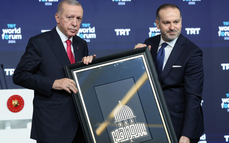 TRT sosyal medya paylaşımını bahane edip bir uzmanı daha işten attı