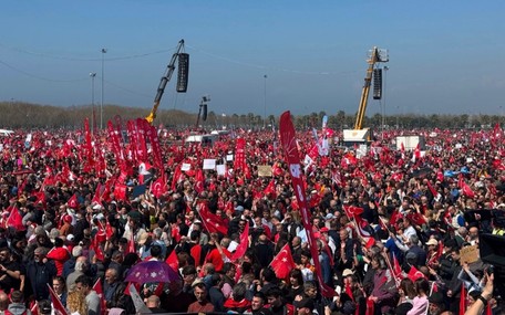 Maltepe’de İmamoğlu’na Özgürlük Mitingi: Yüz binlerce insan meydana toplandı