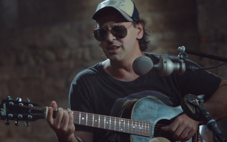 İzmir'deki Duman konserine ihraç edilen teğmenler de gitti! Kaan Tangöze sahneden selamladı