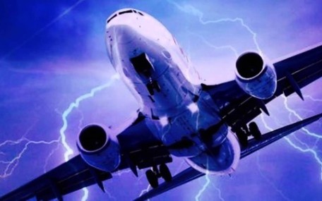 İstanbul-Bodrum seferini yapan Pegasus uçağına yıldırım isabet etti