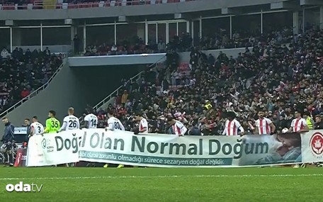 Demet Evgar'dan Normal Doğum pankartına sert tepki