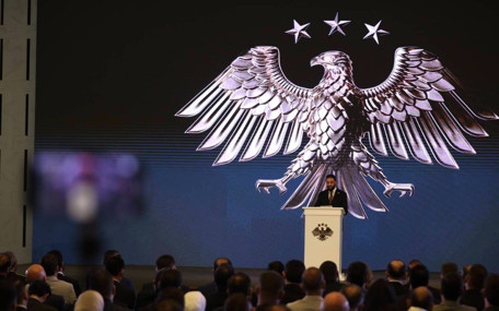 Suriye'nin ulusal logosu yenilendi; 14 tüylü ve 3 yıldızlı kanatlı şahin