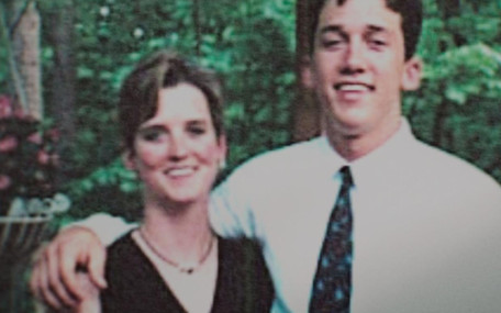 Netflix’in gerçek olaydan esinlenen yeni suç dizisi yıkıp geçti