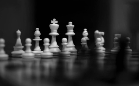 Yobaz kafa işbaşında; Şeytan icadı diyerek okulda satrancı yasakladılar