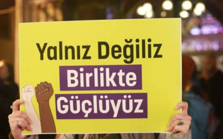 Tacize uğrayan kadın sesini çıkarınca partiden atıldı iddiası