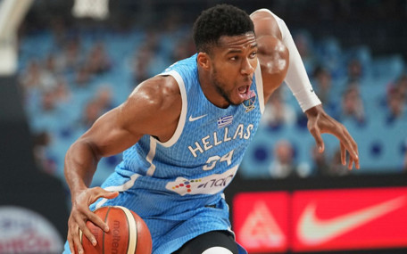 Antetokounmpo ve Schröder'den tepki çeken sözler: Lanet olası Türk bayrağını alıp gidin buradan