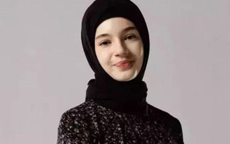 Mina Demirtaş uzun süre sonra görüntülendi! Ödül gecesinde göz kamaştırdı