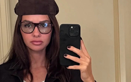 Yasemin Ergene'den boşanan İzzet Özilhan eğlencede