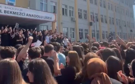 Tacizci profesör skandalı: Kanser hastası kadına hastane asansöründe yaptıkları mide bulandırdı!