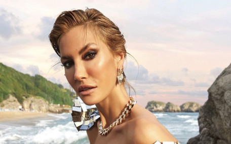 Çağla Şıkel’in kahvaltısı yine konuşuluyor: 12 kaju, 2 ceviz, 2 dilim ejder meyvesi!