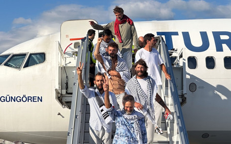 İsrail'in Sumud filosunda gözaltına aldığı 36'sı Türk, 137 aktivist İstanbul'da