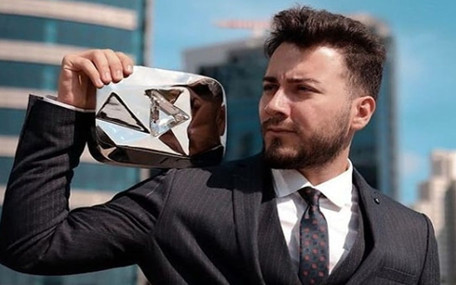 İsmini de profilini de değiştirdi: Enes Batur Youtube hesabını geri açtı