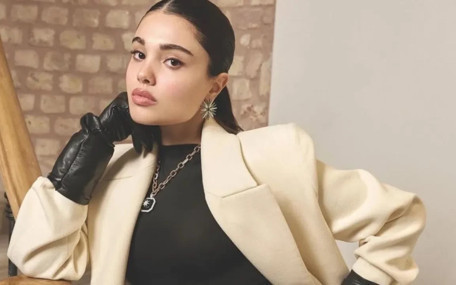 Lizge Cömert sosyal medyayı salladı! Siyah elbisesiyle büyüledi