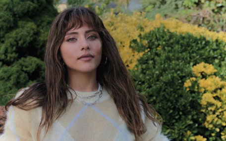 Sıla Türkoğlu Londra sokaklarında! Tarzı tam not aldı