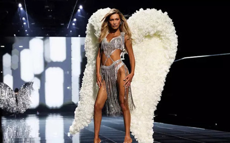 Bella Hadid, defiledeki zor anlarını ilk kez anlattı: O sabah regl olmuştum